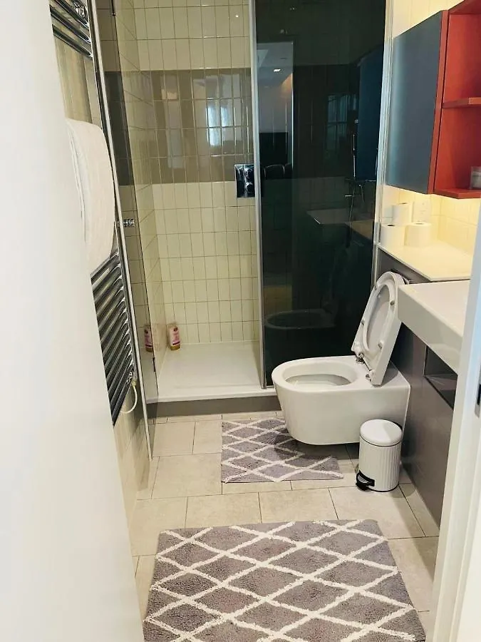 Off 13 Apartment London 0*,