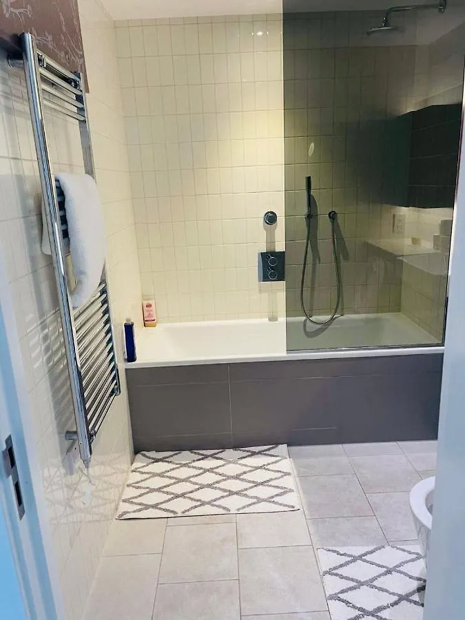 Off 13 Apartment London