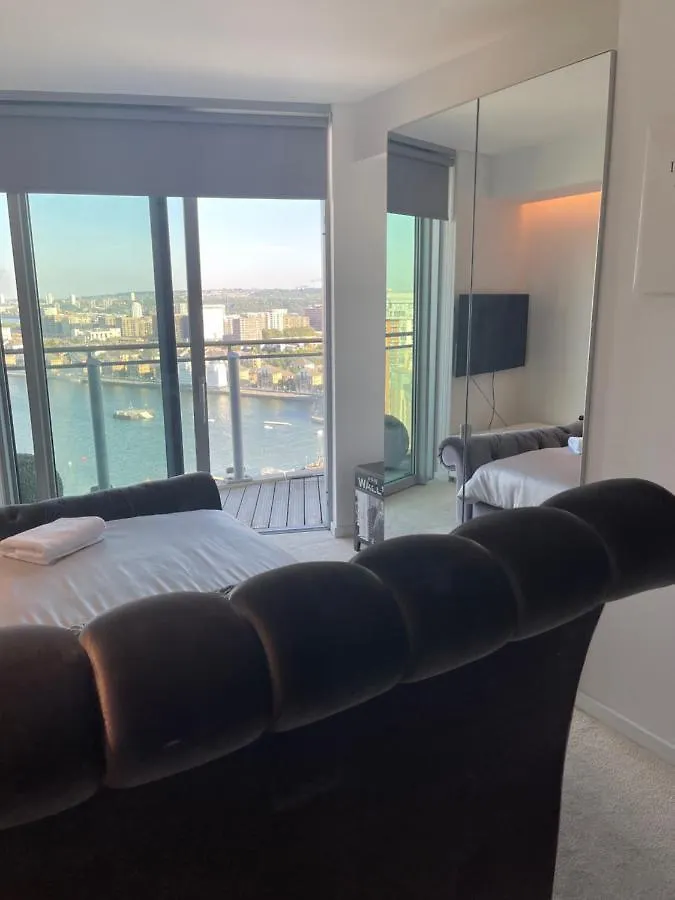 Off 13 Apartment London