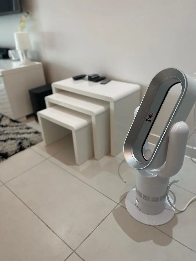 Off 13 Apartment London