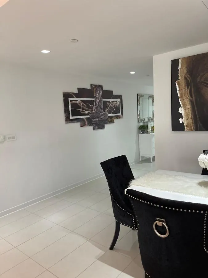 Off 13 Apartment London