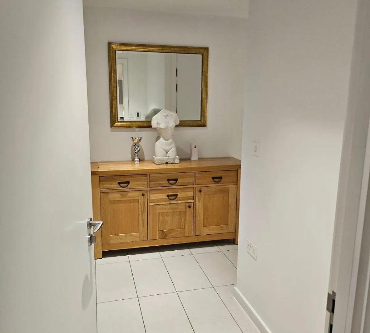 Off 13 Apartment London