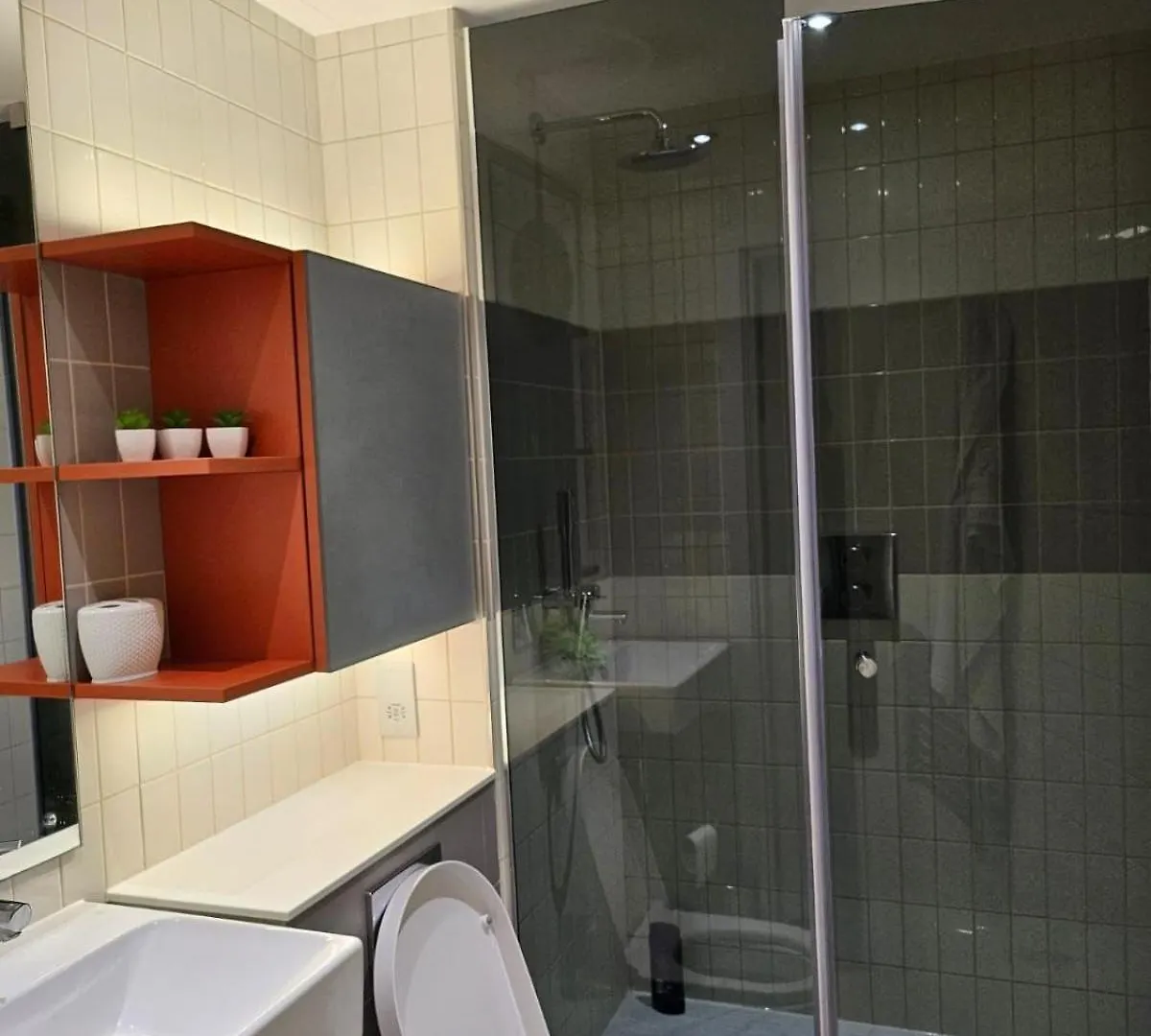 Off 13 Apartment London